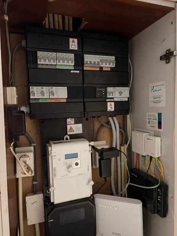 Nieuwe 3-fase groepenkast in Landsmeer met aardlekschakelaars en aparte groepen voor zonnepanelen en thuisbatterij